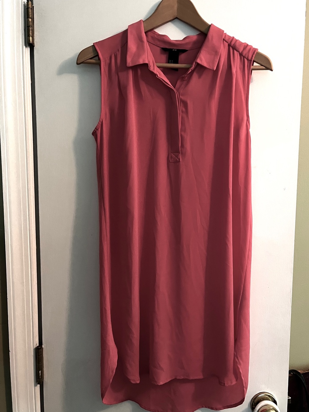 H&M sleeveless shirt